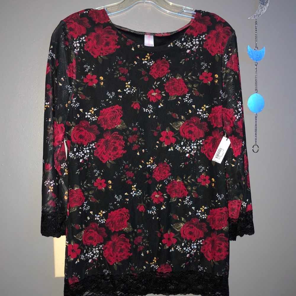 ⭐️sheer floral lace 90s style top